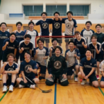 フロアボールのサークル集合写真