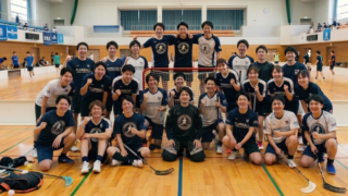 フロアボールのサークル集合写真
